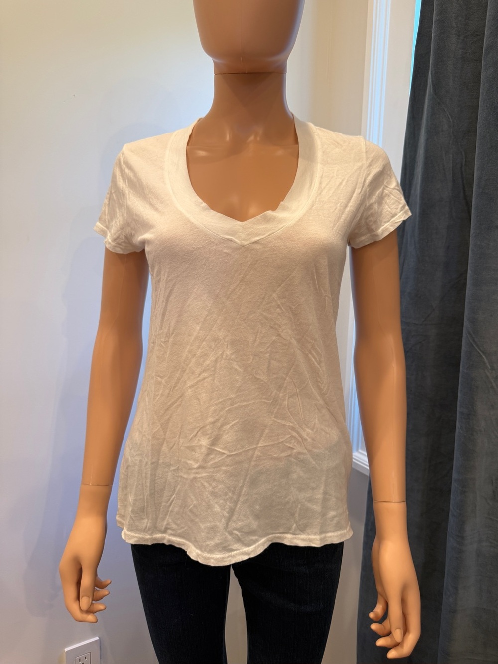 James Perse Off-White V-Neck Shirt